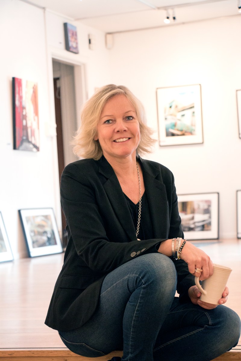 Carina "Cina" Sivertsson på Galleri Black & White Art