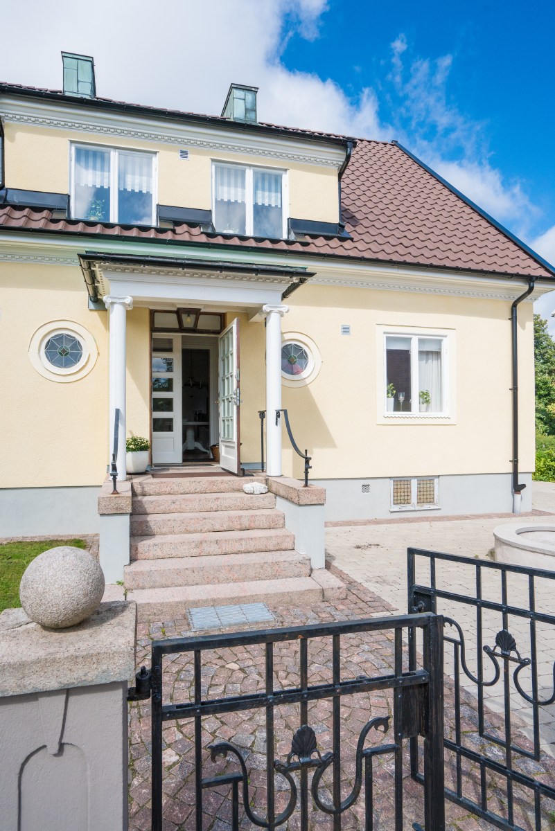 Putsad villa i Halmstad