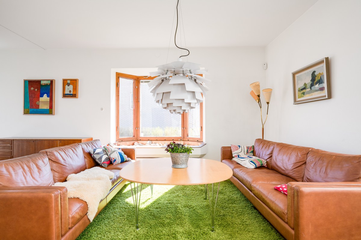 Lampan från Louis Poulsen, en PH Artichoke - eller Kotten som den kallas, är ett utropstecken i inredningen