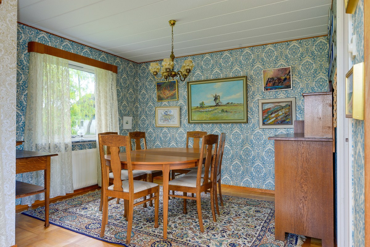 Vardagsrum i original för dig som gillar retro - medaljongtapet