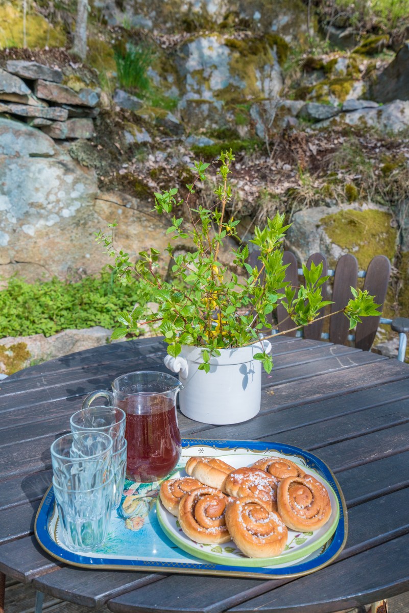 Fikastund med saft och bullar
