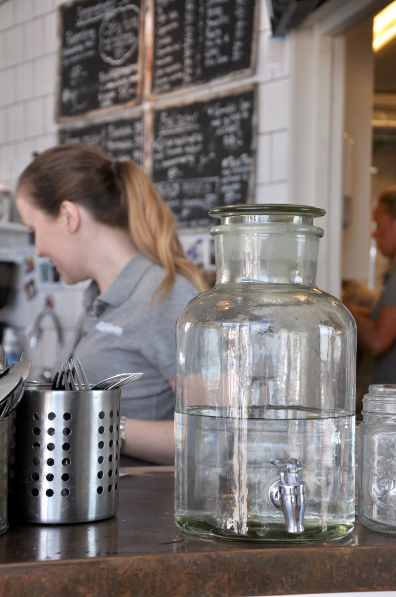 Söderpiren i Halmstad, vattentapp i glasburk