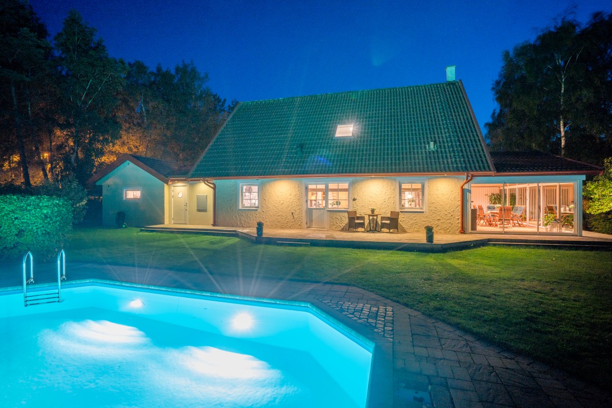 Hus med pool på Friggs Gränd 2 i Frösakull, Halmstad